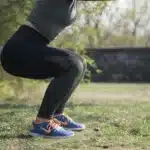 Vrouw doet squat
